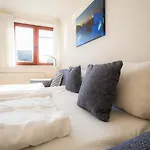 2 Kapitaenskajuete Id 478 * Böhl